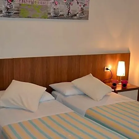 Hotel Comfortable Flat Close To The By Beahost